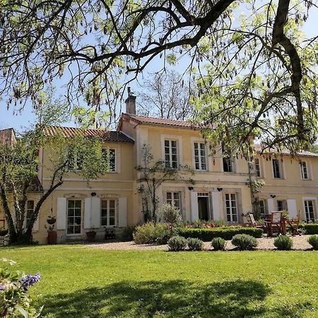 Le Domaine Des Platanes Bed & Breakfast Bourg-Charente Exterior photo