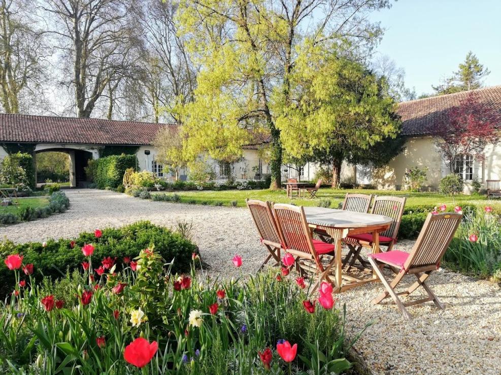 Le Domaine Des Platanes Bed & Breakfast Bourg-Charente Exterior photo