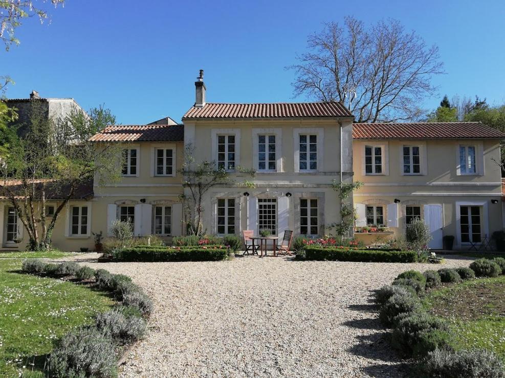 Le Domaine Des Platanes Bed & Breakfast Bourg-Charente Exterior photo