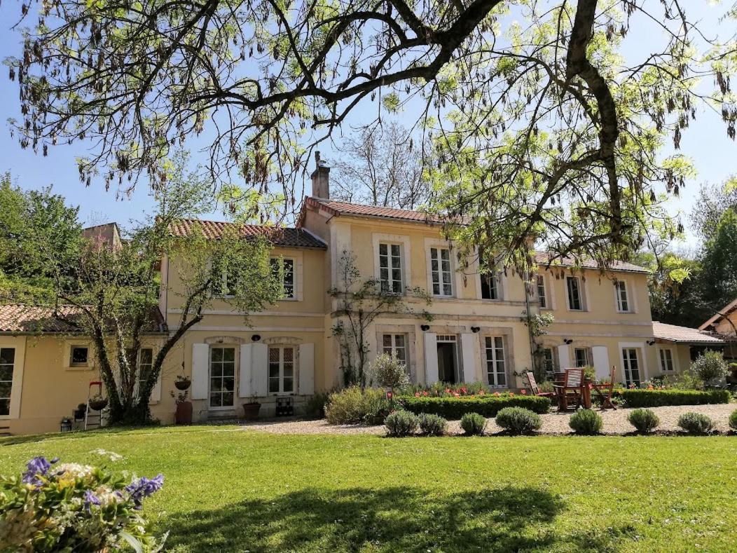 Le Domaine Des Platanes Bed & Breakfast Bourg-Charente Exterior photo