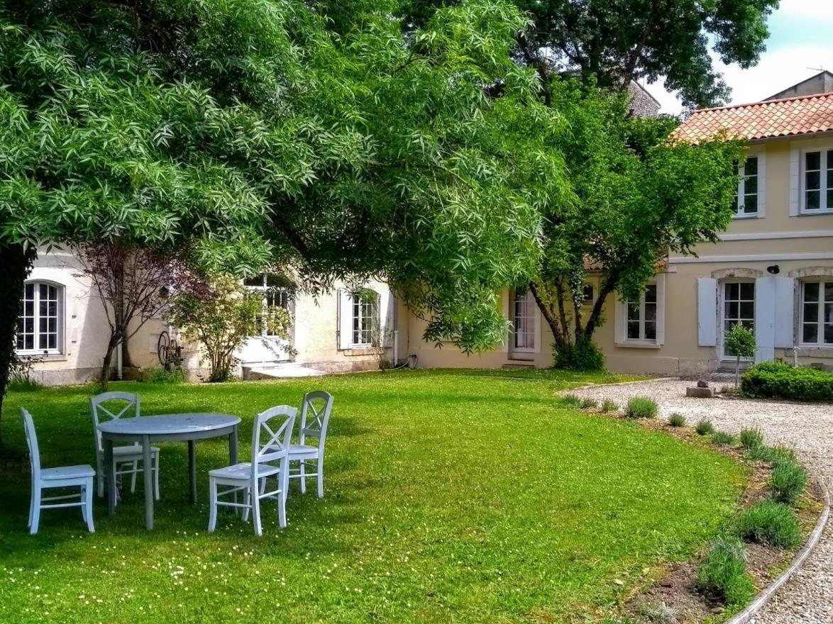 Le Domaine Des Platanes Bed & Breakfast Bourg-Charente Exterior photo