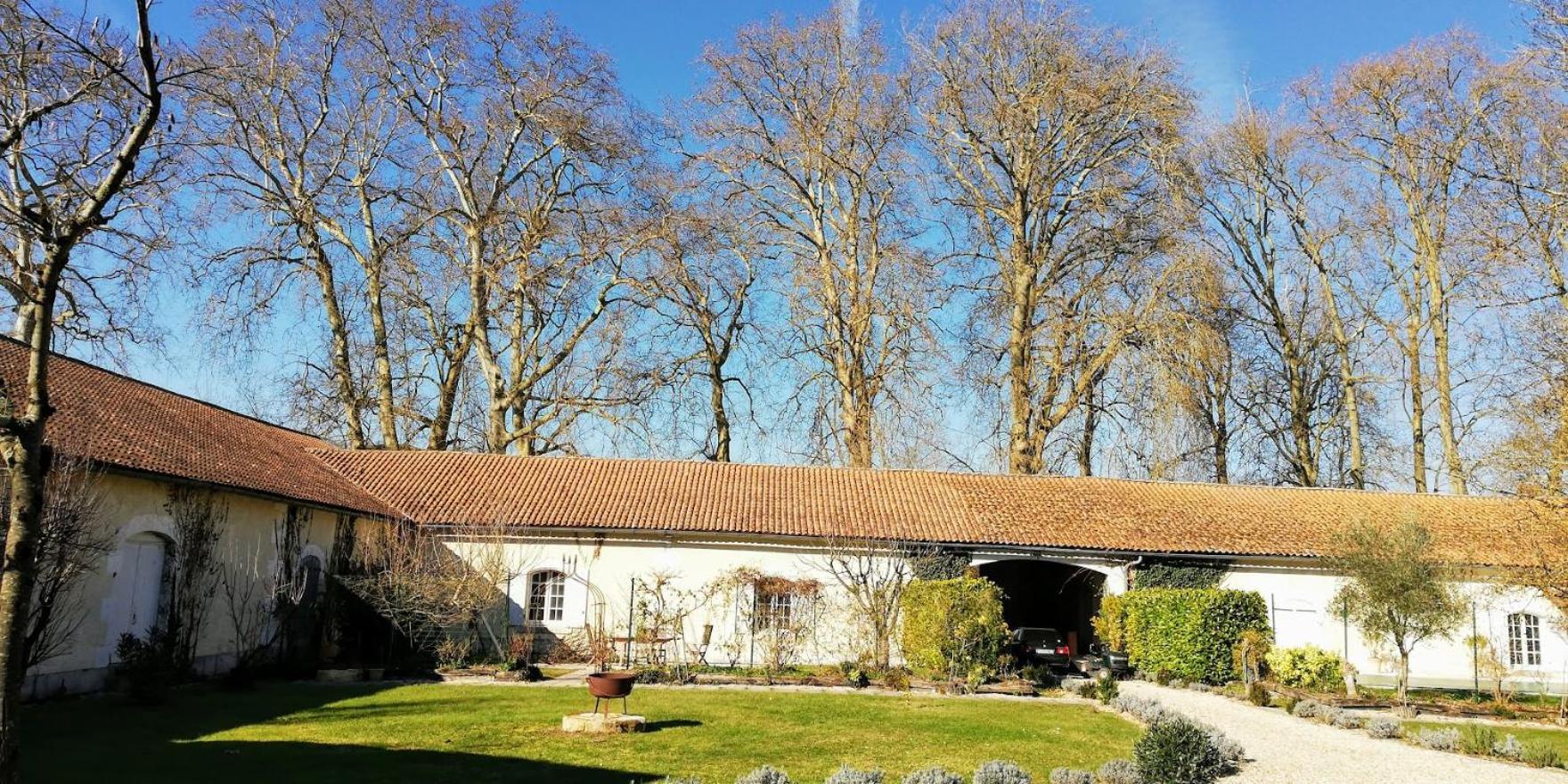 Le Domaine Des Platanes Bed & Breakfast Bourg-Charente Exterior photo