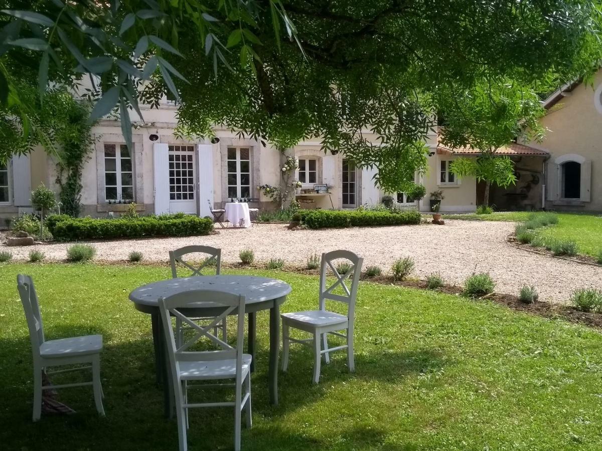 Le Domaine Des Platanes Bed & Breakfast Bourg-Charente Exterior photo